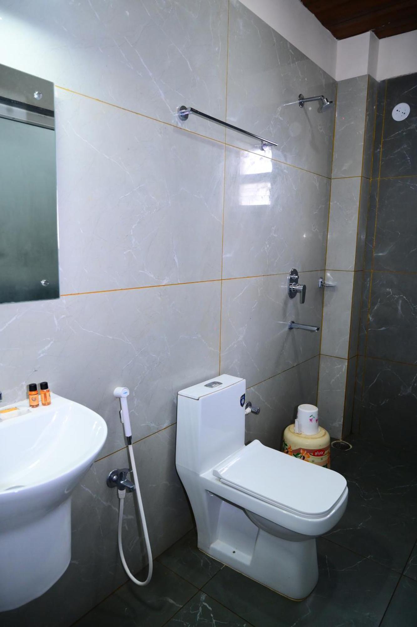 Mor Shree Gajanana-পুরীর বিচের কাছে শ্রী গজানন হোটেল -lift- Wifi With Restaurant Facilities-near Sea Beach-best Choice Of Travellers Hotel