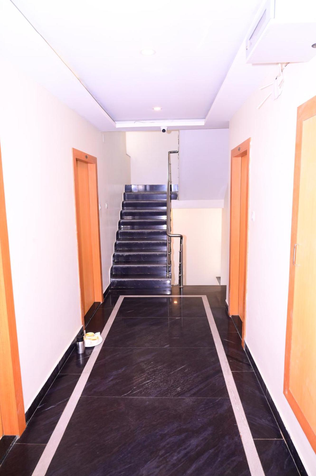 Mor Shree Gajanana-পুরীর বিচের কাছে শ্রী গজানন হোটেল -lift- Wifi With Restaurant Facilities-near Sea Beach-best Choice Of Travellers 3* Puri