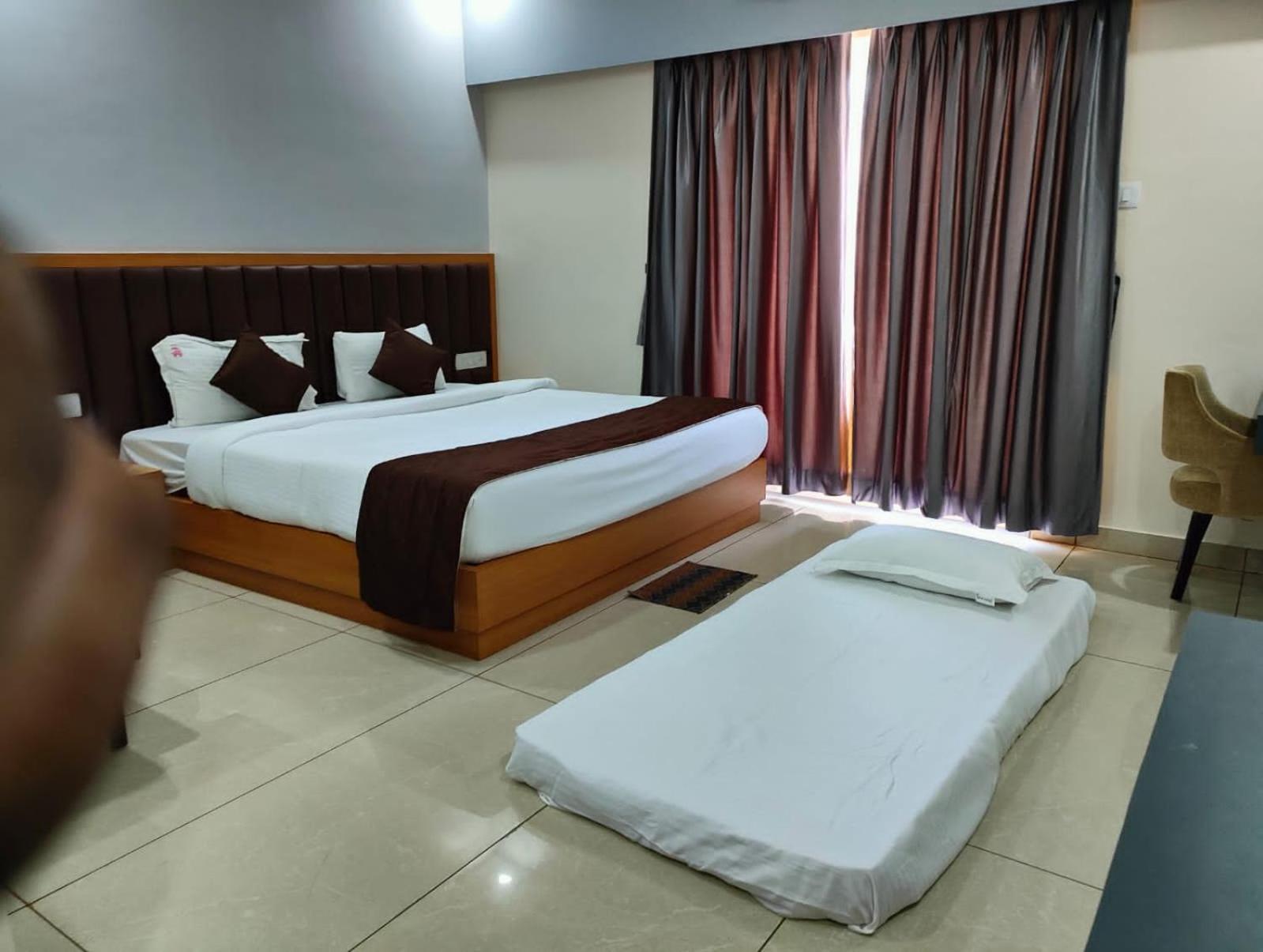 Mor Shree Gajanana-পুরীর বিচের কাছে শ্রী গজানন হোটেল -lift- Wifi With Restaurant Facilities-near Sea Beach-best Choice Of Travellers 3* Puri