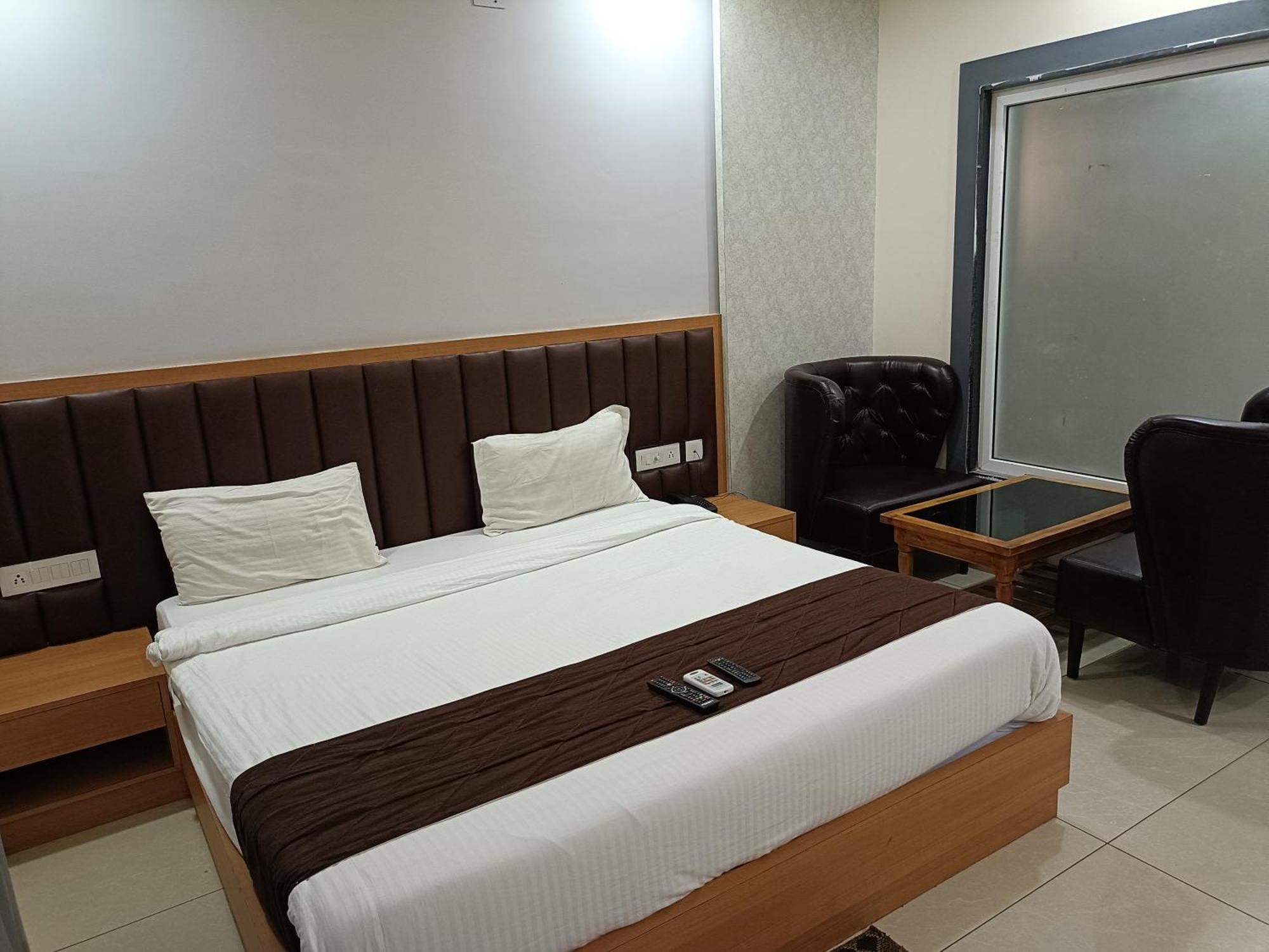 Hotel Mor Shree Gajanana-পুরীর বিচের কাছে শ্রী গজানন হোটেল -lift- Wifi With Restaurant Facilities-near Sea Beach-best Choice Of Travellers 3*