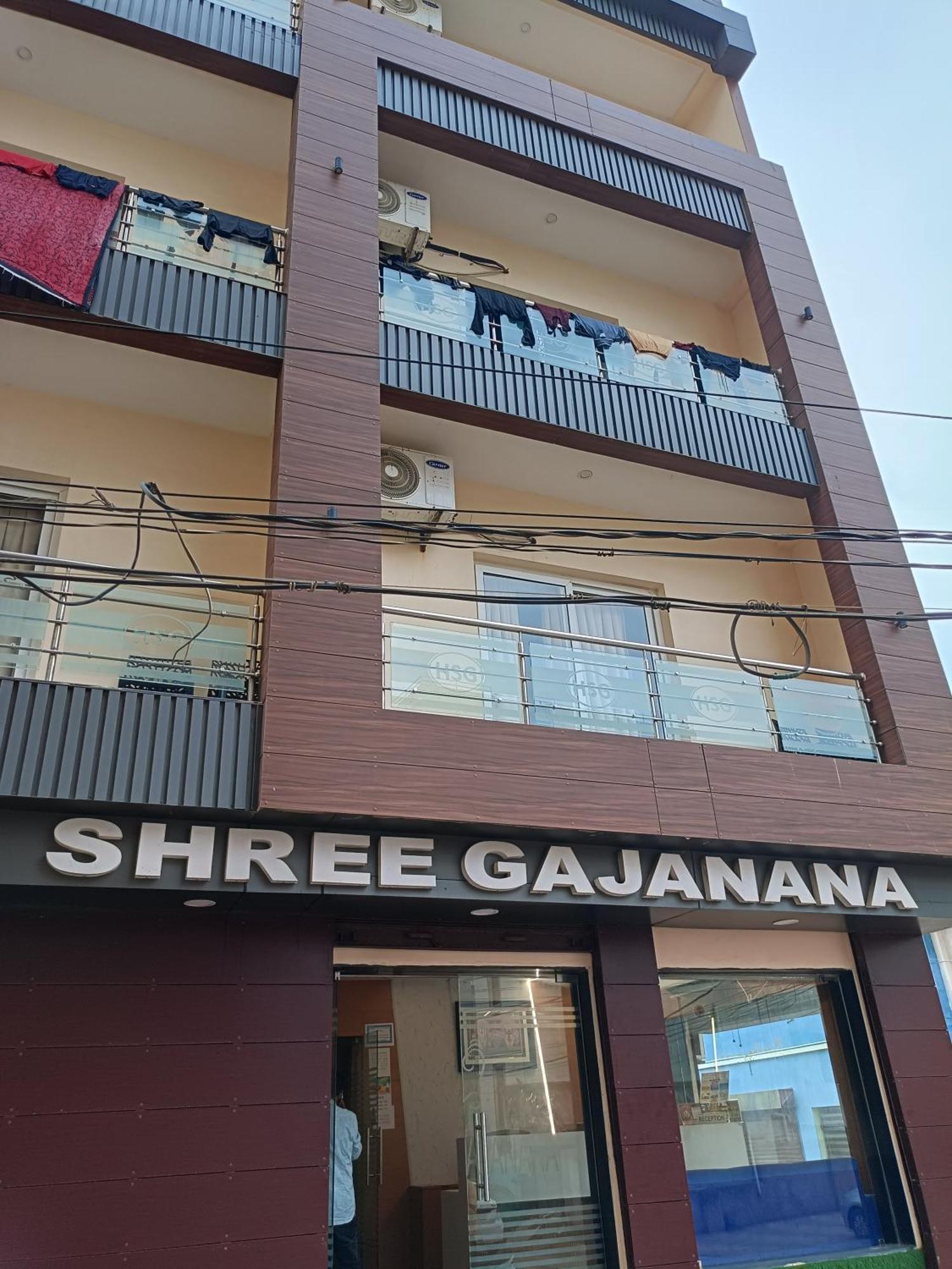 Mor Shree Gajanana-পুরীর বিচের কাছে শ্রী গজানন হোটেল -lift- Wifi With Restaurant Facilities-near Sea Beach-best Choice Of Travellers 3* Puri