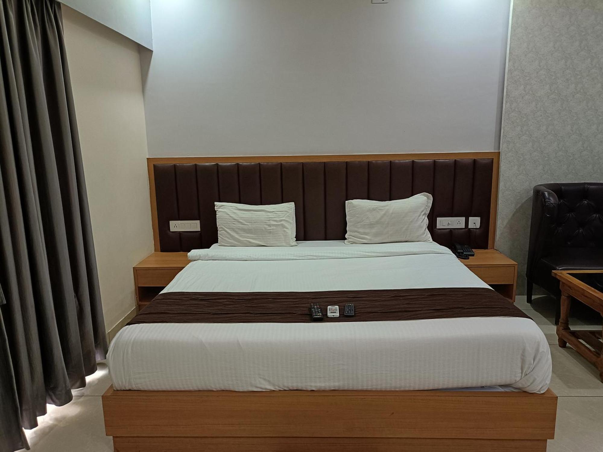 Hotel Mor Shree Gajanana-পুরীর বিচের কাছে শ্রী গজানন হোটেল -lift- Wifi With Restaurant Facilities-near Sea Beach-best Choice Of Travellers 3*