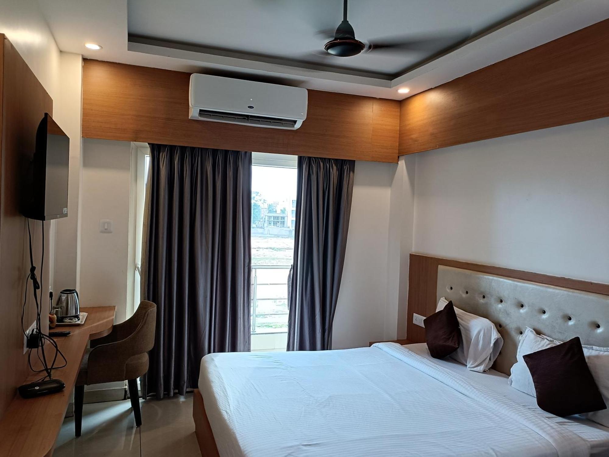 Mor Shree Gajanana-পুরীর বিচের কাছে শ্রী গজানন হোটেল -lift- Wifi With Restaurant Facilities-near Sea Beach-best Choice Of Travellers Hotel Puri