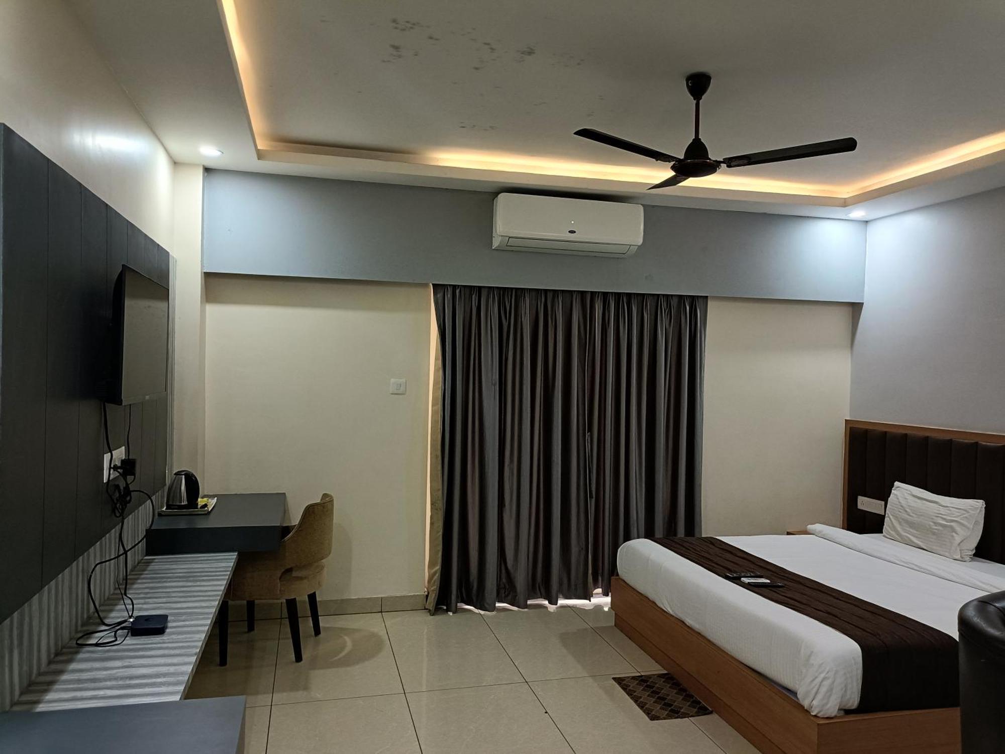 Mor Shree Gajanana-পুরীর বিচের কাছে শ্রী গজানন হোটেল -lift- Wifi With Restaurant Facilities-near Sea Beach-best Choice Of Travellers 3* Puri