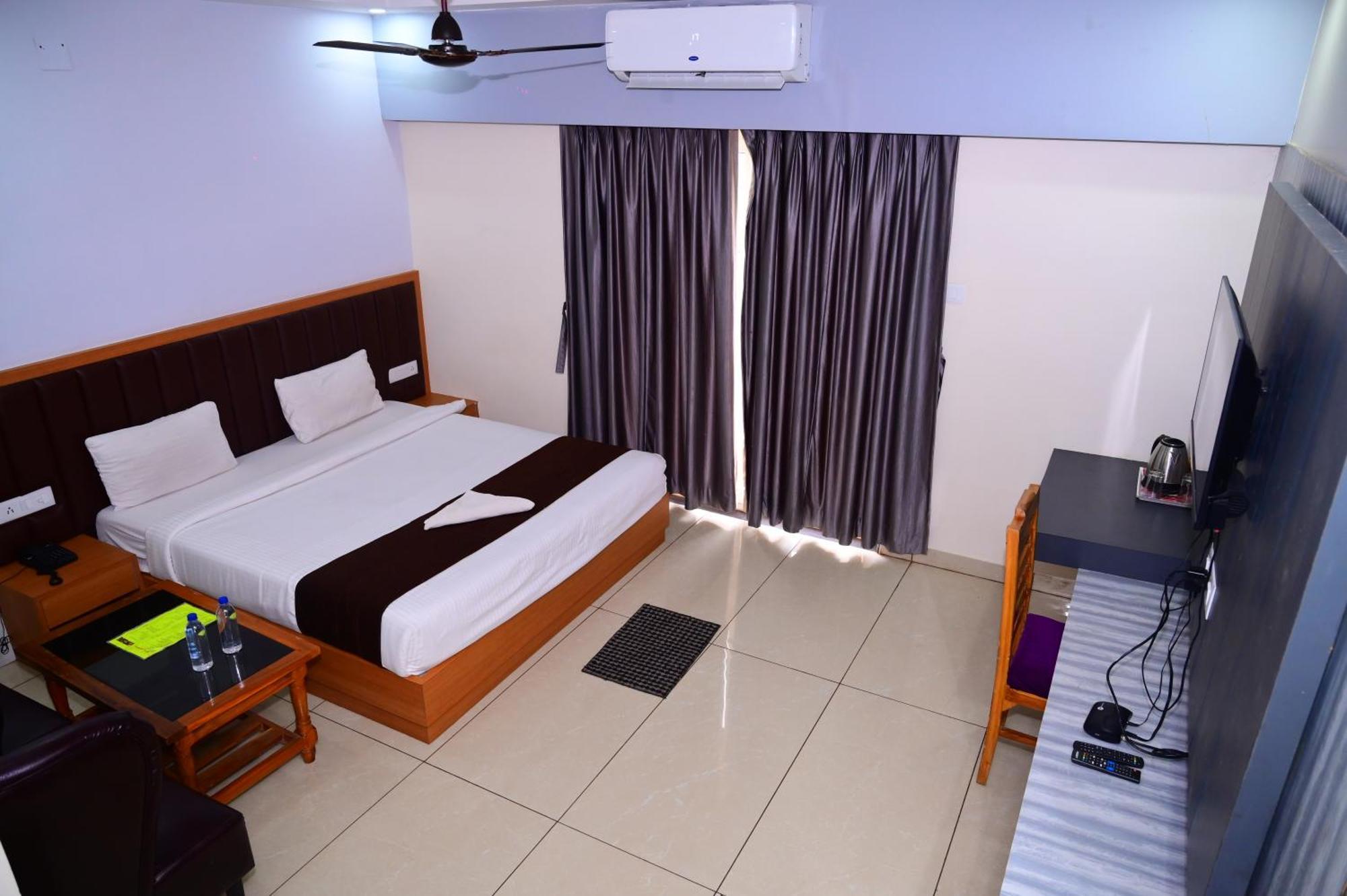 Hotel Mor Shree Gajanana-পুরীর বিচের কাছে শ্রী গজানন হোটেল -lift- Wifi With Restaurant Facilities-near Sea Beach-best Choice Of Travellers 3*