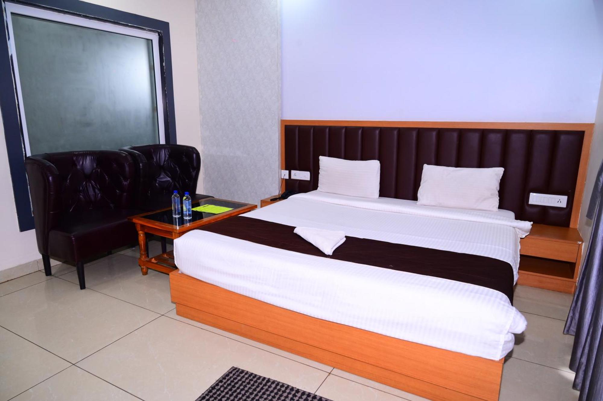 Hotel Mor Shree Gajanana-পুরীর বিচের কাছে শ্রী গজানন হোটেল -lift- Wifi With Restaurant Facilities-near Sea Beach-best Choice Of Travellers Puri