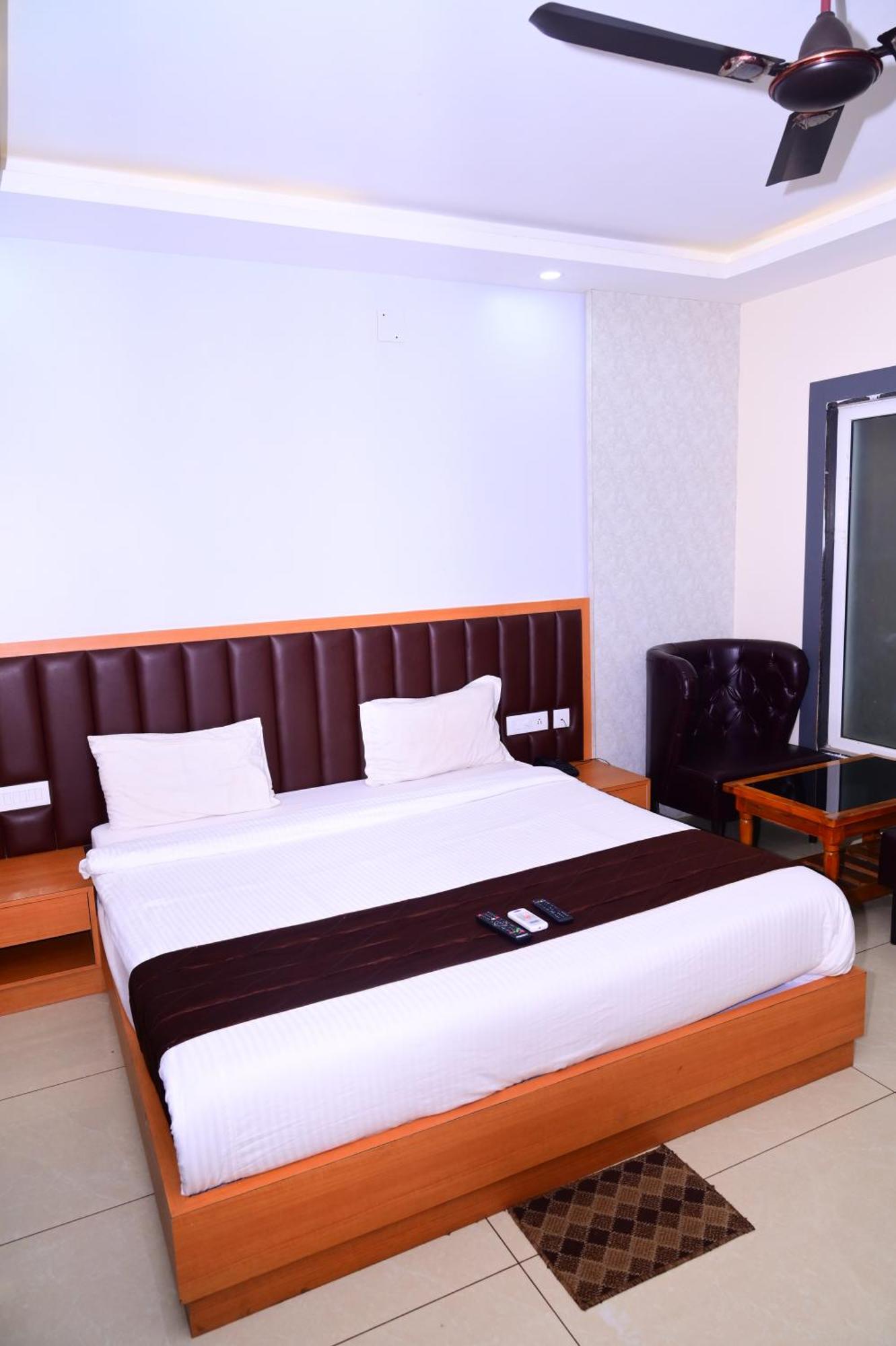 Hotel Mor Shree Gajanana-পুরীর বিচের কাছে শ্রী গজানন হোটেল -lift- Wifi With Restaurant Facilities-near Sea Beach-best Choice Of Travellers 3*