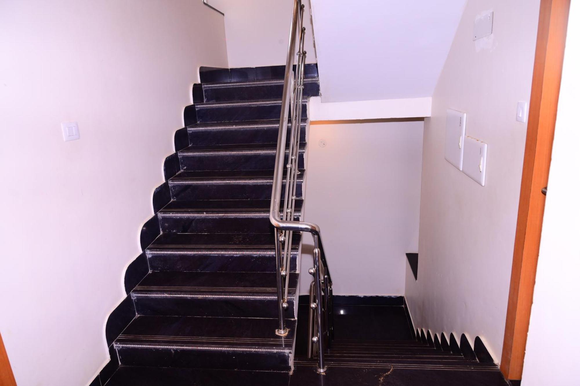 Mor Shree Gajanana-পুরীর বিচের কাছে শ্রী গজানন হোটেল -lift- Wifi With Restaurant Facilities-near Sea Beach-best Choice Of Travellers Hotel Puri