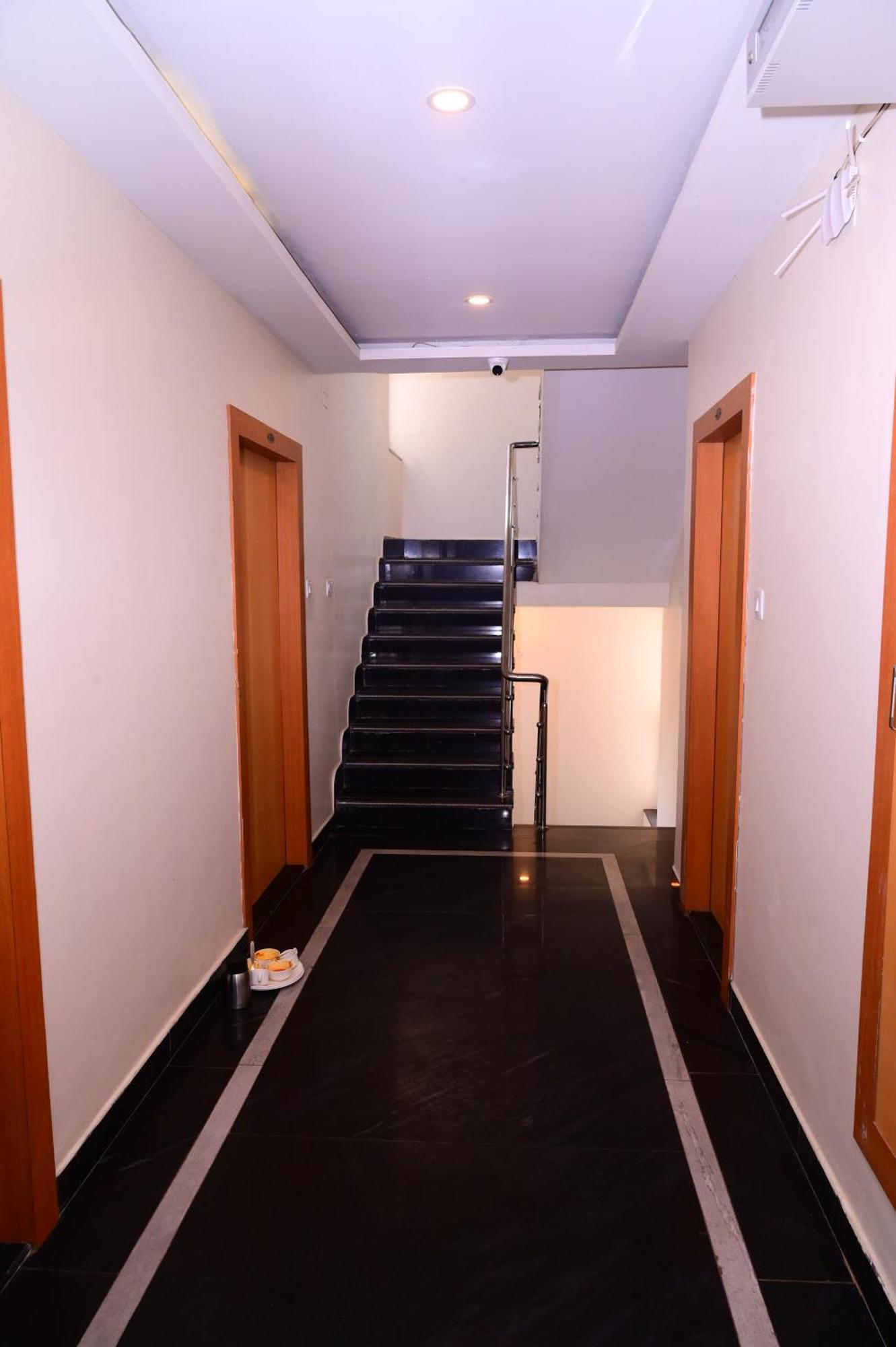 Mor Shree Gajanana-পুরীর বিচের কাছে শ্রী গজানন হোটেল -lift- Wifi With Restaurant Facilities-near Sea Beach-best Choice Of Travellers Hotel